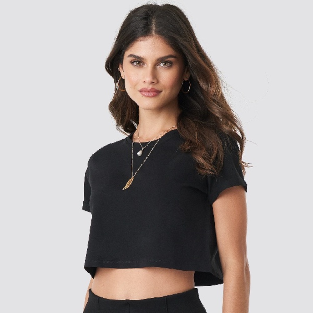 Black crop top